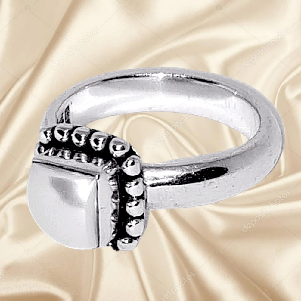 Silpada Sterling pSilver and Pearl Button Frame Ring. Size 5.75 NWOT